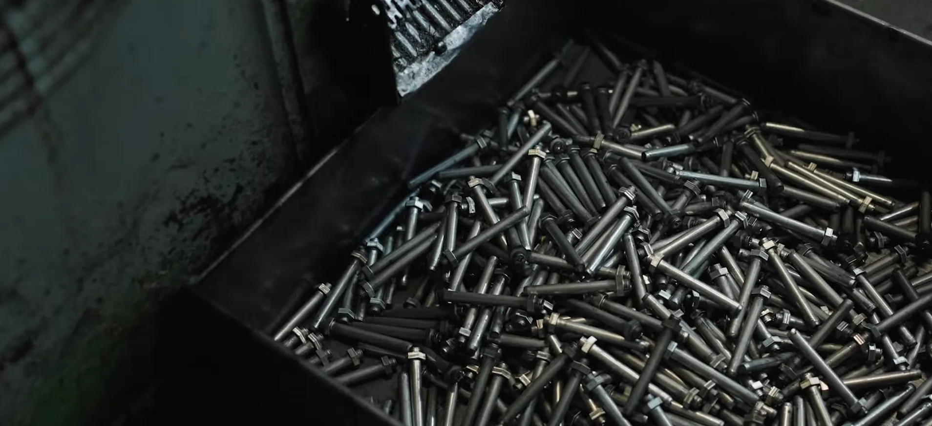 Wyroby złączne po obróbce w zakładzie metalowym